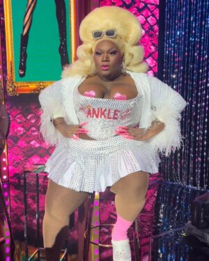 Kornbread Jeté Instagram - It’s not a willow pill… its a BIG pill. 
🗣 COMFY COUTURE
Shoes: @balenciaga crocs
Bag: @balmain Paris Barbie Collection 
Garment: @michaelbrambila 
Wig: @wigsbycross_ 
Nails: @nailedbyjoseph 

Is you HUNGRY?! Cuz bitch I’m BAKED!