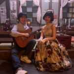 Kotone Furukawa Instagram - * NHK 特集ドラマ「アイドル」＜89分版＞が再放送されます。 11月4日(金)23:00 BSプレミアムにて👀是非見てください。 ・ 待子の声を作ってくださった石ケ森先生と。芝居と合わせて内から出る声で歌っても美しく聞こえるようにご指導いただきました🙇‍♂️ 本編でも歌っている『恋は優し野辺の花よ』と『風車の歌』をアコースティックver.でどうぞ👂 ・ thanks to @ishigamori1221
