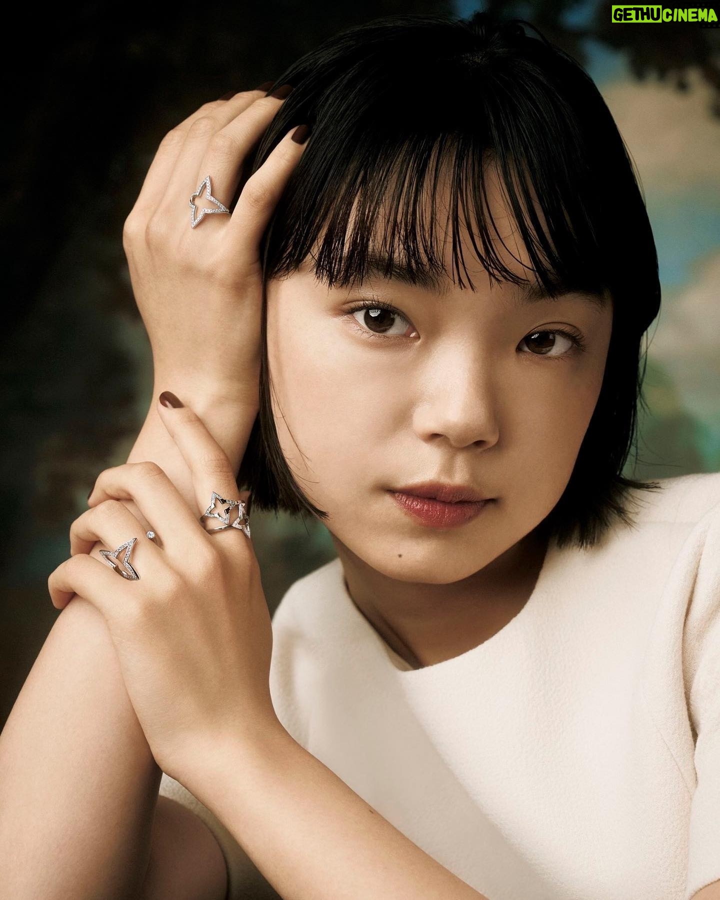 Kotone Furukawa Instagram - * 【雑誌/WEB】「Harper's Bazaar 2024年1・2合併号」 ファッションページ<ルイ・ヴィトン ファインジュエリー> (ハースト婦人画報社) 11/20(月)発売 ・ Harper's BAZAAR @harpersbazaarjapan @louisvuitton camera: @seijifujimori さん stylist : @natsukokanekoop さん hair: @jg510_jungotohair さん make: @chi_i1026 さん