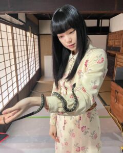 Kotone Furukawa Instagram - * NHK「犬神家の一族」 原作：横溝正史／脚本：小林靖子／演出：吉田照幸 野々宮珠世 役で出演します🐍 ＜前編＞4月22日(土)21:00～22:30 BSプレミアム・BS4K ＜後編＞4月29日(土)21:00～22:30 BSプレミアム・BS4K