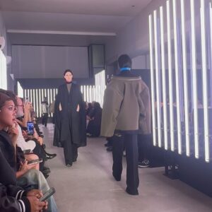 Kozue Akimoto Instagram - 🦅
#pfw #sacai