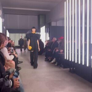 Kozue Akimoto Instagram - 🖤
#pfw #sacai