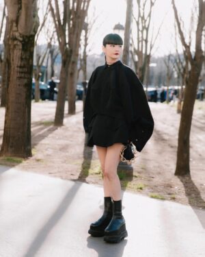 Kozue Akimoto Instagram - 💙sacai💙
#pfw #sacai