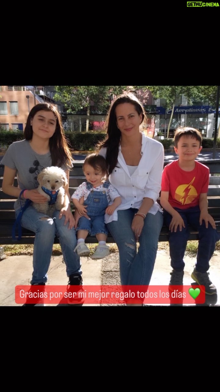 Krishna de Caso - 452 Likes - Por ser mi mejor regalo todos los días, infinitas gracias 💜💛🧡