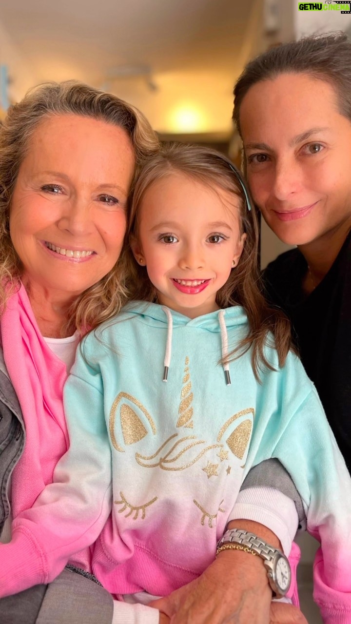 Krishna de Caso - 3.7K Likes - Abuela: maquíllame así como tú y hacemos una tarde de chicas 😍😍😍 #graciasgraciasgracias