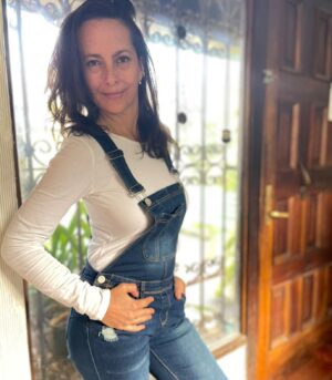 Krishna de Caso Instagram - Siempre me han encantado las jardineras de jeans y esta que encontré en @wadoschile es hermosa 😍😉😜
