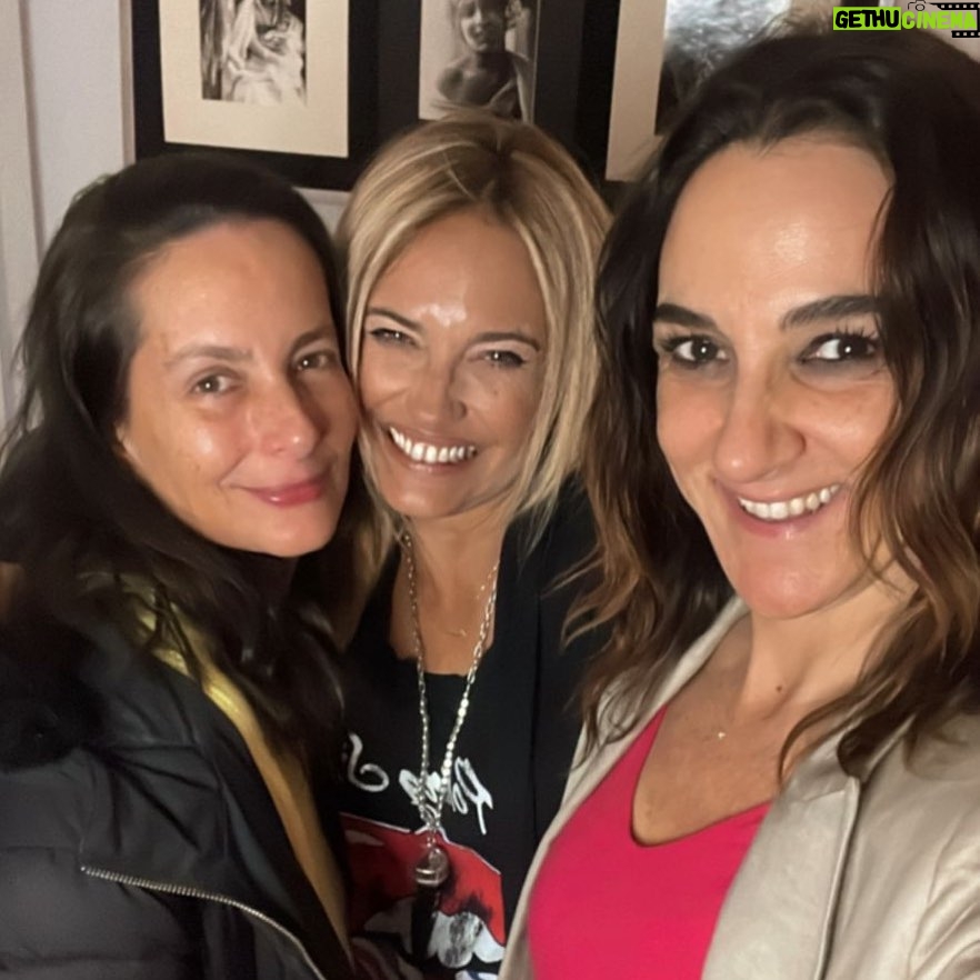 Krishna de Caso - 571 Likes - Amigas que te conectan con lo mejor de ti y que te dan ese amor que no depende del tiempo, ya es y eso es suficiente 💚 Las quiero locas @anasolromero @renata_bravo_