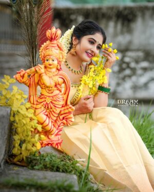 Krishnapriya K Nair Instagram - ✨✨✨
Costume : @lijinashan 
Makeup n hair : @lijinashan 
Photography : @drea_mfocus 

#vishu #vishu2024 #traditional #outfit