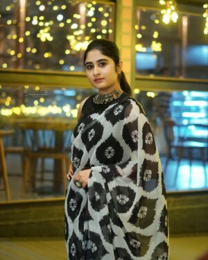 Krishnapriya K Nair Instagram - 🖤🤍🖤
Saree : @elegant_fashion_way 

#saree #sareelove #instagood #photoshoot #photography