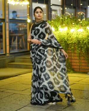 Krishnapriya K Nair Instagram - 🖤🤍🖤
Saree : @elegant_fashion_way 

#saree #sareelove #instagood #photoshoot #photography