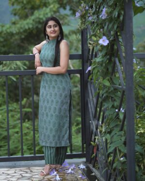 Krishnapriya K Nair Instagram - 🌿🌿🌿

📍 : @thegrandcliffmunnar @nichestays 
👗 : @saaih_design_studio 
📸 : @dheerajmurali 

#naturephotography #vibes #lovenature #staycation #stayclam