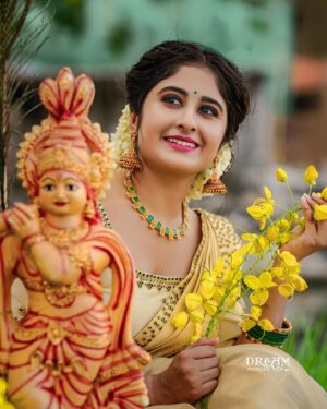 Krishnapriya K Nair Instagram - ✨✨✨
Costume : @lijinashan 
Makeup n hair : @lijinashan 
Photography : @drea_mfocus 

#vishu #vishu2024 #traditional #outfit