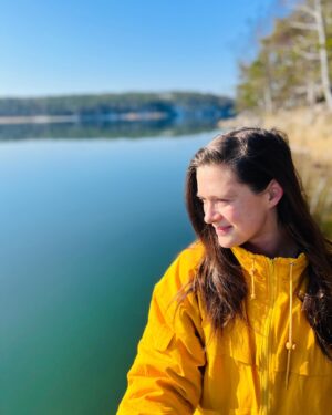 Krista Kosonen Instagram - How my daughter sees me. 💛

Rentoa pääsiäistä! 🐥
Happy Easter everybody. 🥚

#saaristo #archipelago #easter