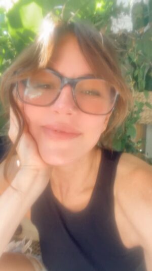 Krista Allen Instagram - Honesty is the best policy!
Thanks for leading the way Maxine!
🤣🙌🏼💅🏻👑

#BeKind #Reels