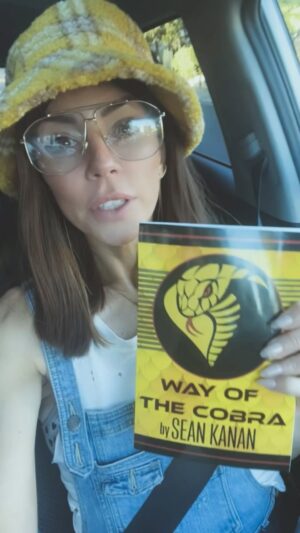 Krista Allen Instagram - My inspiring co-star @sean.kanan #boldandbeautiful wrote a new empowerment book #wayofthecobra and you can get it on Amazon!! 🙌🏼
I also got to hang with my most favorite parody master, Matt Hanvey! ❤️ @soapoperajest (please follow him for belly laughs on all things historically BnB ) 🙌🏼