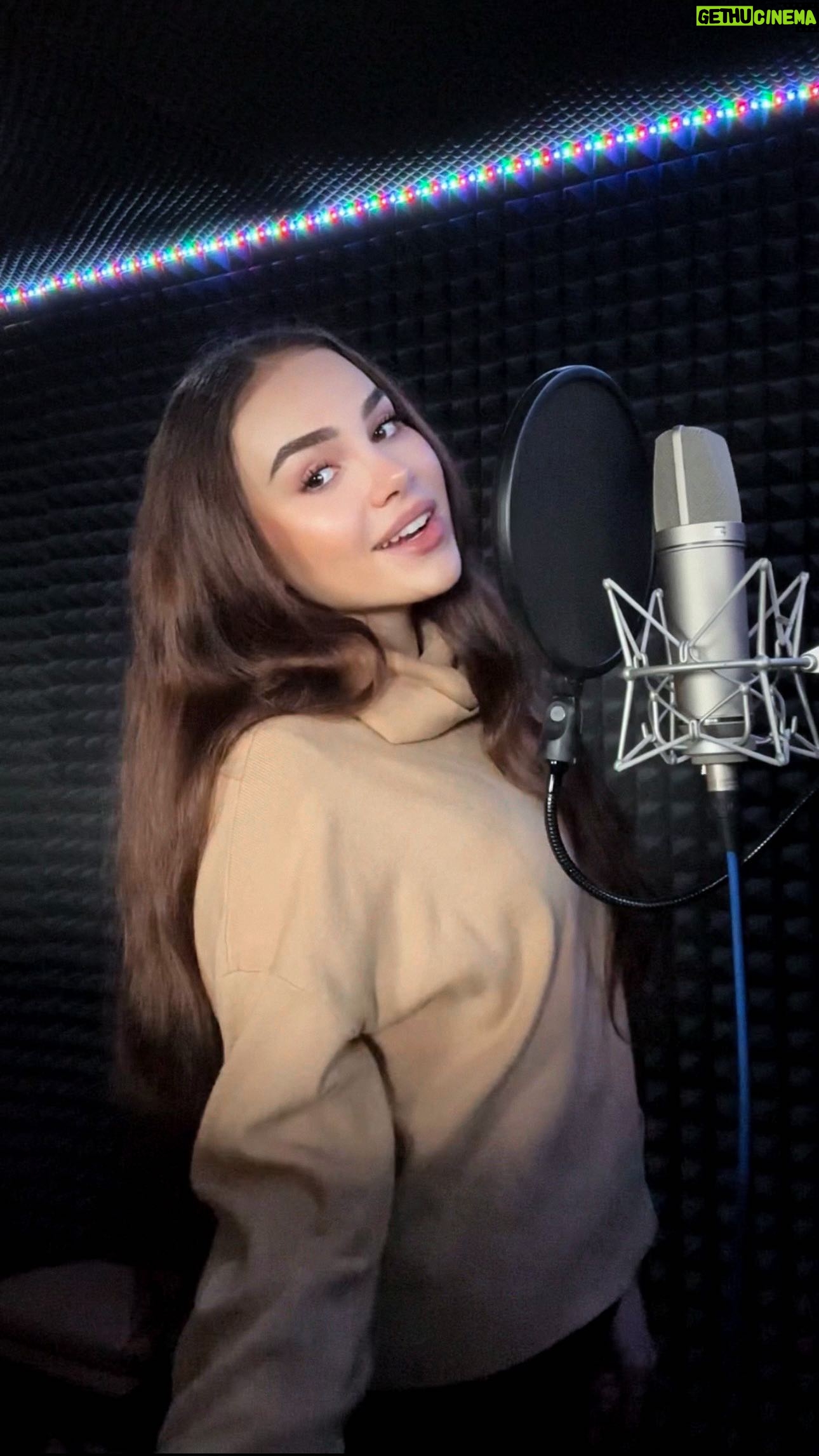 Kristal Shine - 2.3K Likes - NovΓ‘ songa vyjde spolu s mojim EP-Δkom 27.10!β€οΈ
VeΔΎmi dΓΊfam, ΕΎe sa vΓ‘m bude pΓ‘ΔiΕ₯!π«£