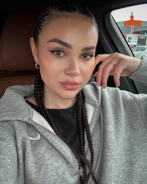 Kristal Shine Instagram - Friday mood🤭
