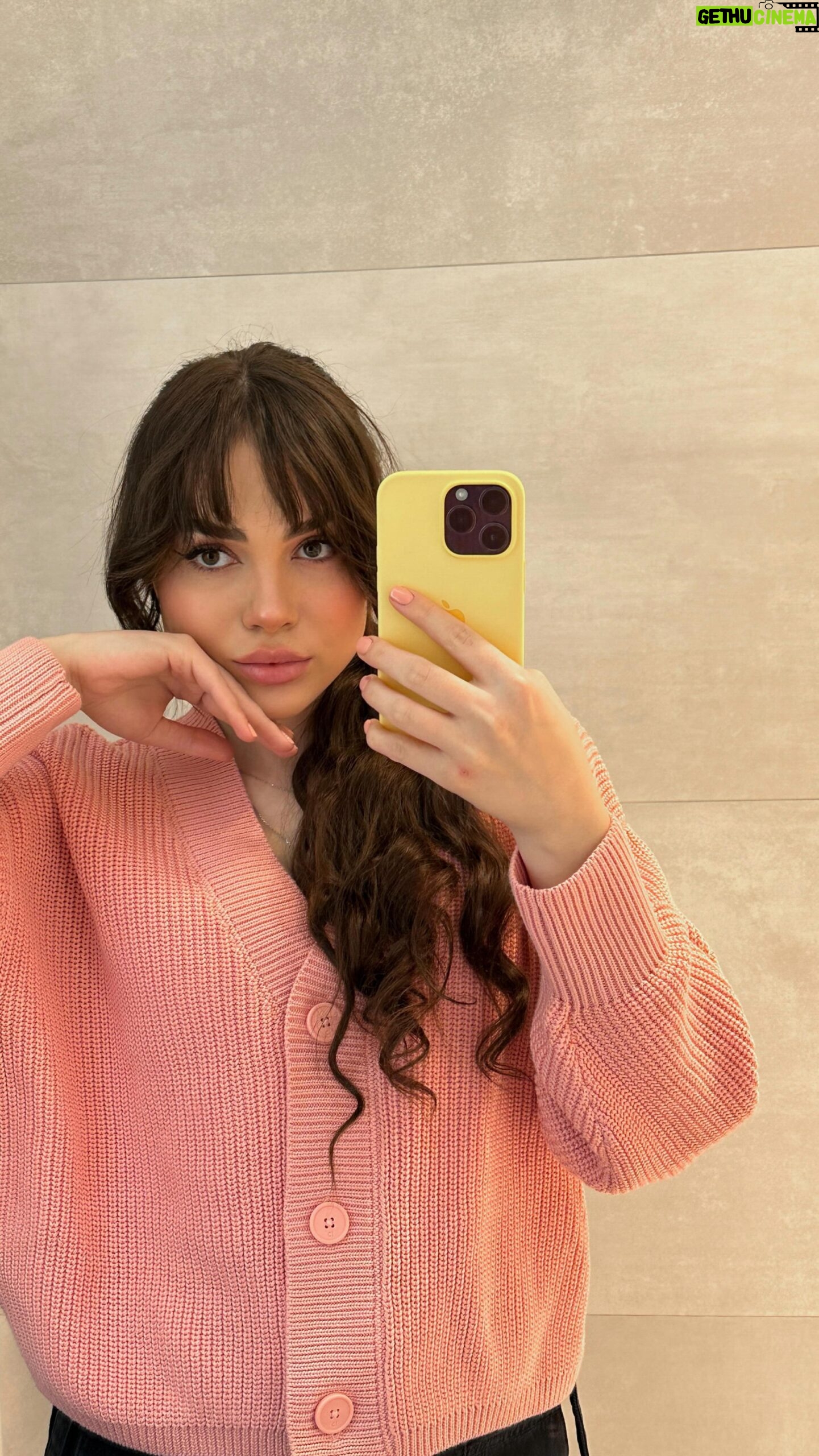 Kristal Shine Instagram - Čo hovoríte na outfit?🫶🏻 Botičky sú od @afropesss