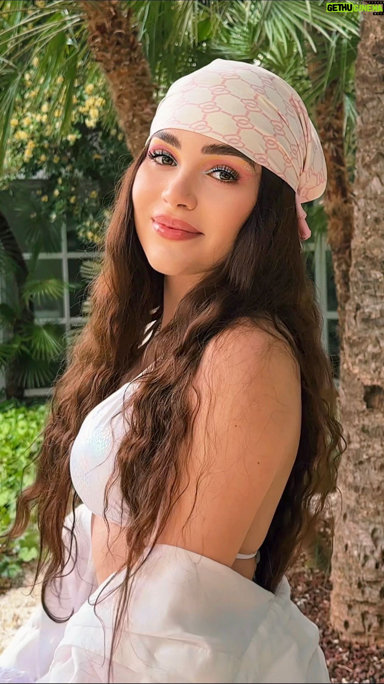 Kristal Shine - 1.6K Likes - β¨β¨β¨