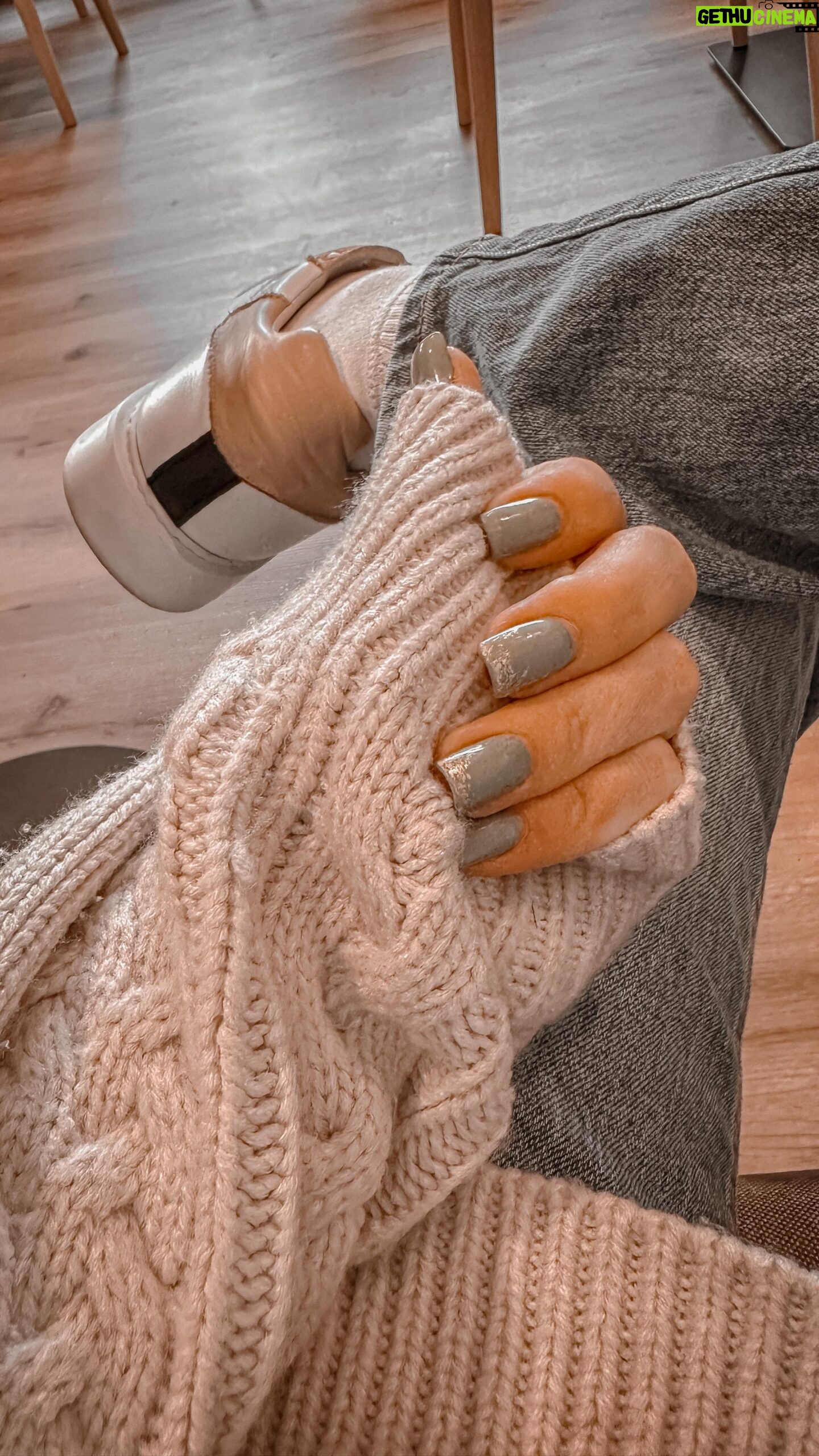 Kristal Shine - 1.6K Likes - Δo na to hovorΓte?π€
#autumnvibes #autumnoutfit #outfits #inspiration