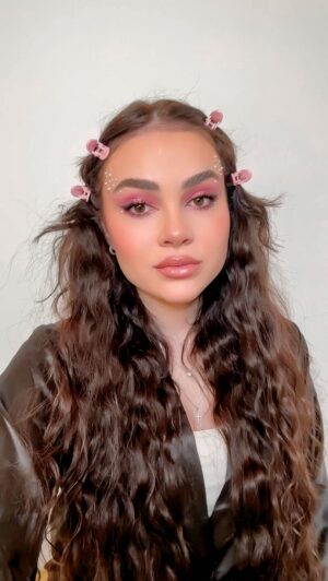 Kristal Shine Instagram - Happy Birthday NYX cosmetics.🎉 @nyxcosmetics_czsk slávil 25 narodeniny! Šialené že? Ja som strašne rada že to s vami môžem zdieľať a že mám tú možnosť s Nyx cosmetics spolupracovať. Sú to približne 4 roky čo sa naša spolupráca začala a za tú dobu som toho s nimi prežila naozaj vela. Od výletu do Vegas až po najrôznejšie eventy a kampane. 🫶🏻
Pripravili si prekvapenie aj pre vás a tým sú zľavy:

Notino – 13. - 19. 5. 2024  s promo kódom -25 %
Elnino – 20. 5. - 2. 6. 2024  s dárkom k nákupu 

#nyxcosmeticsczsk #nyxprofessionalmakeup #spoluprace #nyxcosmeticspartner @nyxcosmetics_czsk