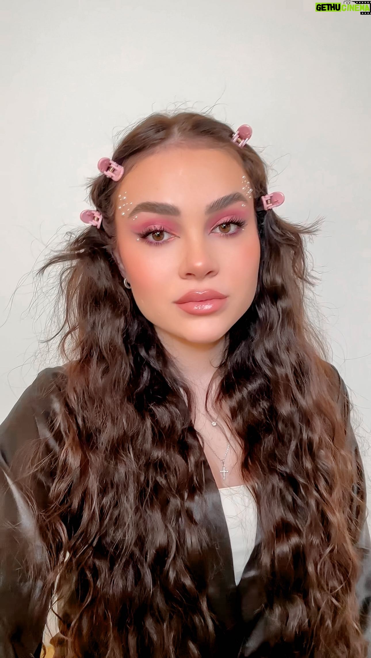 Kristal Shine - 1K Likes - Happy Birthday NYX cosmetics.π @nyxcosmetics_czsk slΓ‘vil 25 narodeniny! Ε ialenΓ© ΕΎe? Ja som straΕ‘ne rada ΕΎe to s vami mΓ΄ΕΎem zdieΔΎaΕ₯ a ΕΎe mΓ‘m tΓΊ moΕΎnosΕ₯ s Nyx cosmetics spolupracovaΕ₯. SΓΊ to pribliΕΎne 4 roky Δo sa naΕ‘a spoluprΓ‘ca zaΔala a za tΓΊ dobu som toho s nimi preΕΎila naozaj vela. Od vΓ½letu do Vegas aΕΎ po najrΓ΄znejΕ‘ie eventy a kampane. π«Άπ»
Pripravili si prekvapenie aj pre vΓ‘s a tΓ½m sΓΊ zΔΎavy:
Notino β 13. - 19. 5. 2024 s promo kΓ³dom -25 %
Elnino β 20. 5. - 2. 6. 2024 s dΓ‘rkom k nΓ‘kupu
#nyxcosmeticsczsk #nyxprofessionalmakeup #spoluprace #nyxcosmeticspartner @nyxcosmetics_czsk