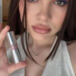 Kristal Shine Instagram - Predstavujem vám novinku od @yslbeauty lesklý rúž #loveshine ! Za mňa je to pecka! Ja nie som až taký fanúšik leklých rúžov ale tento som si naozaj zamilovala a nosím ho teraz takmer stále! Majú krásne odtiene a zároveň skvelú výdrž.🫶🏻 Ak by ste ho tiež chceli vyskúšať tak ho nájdete na @notino_cz #YSLBeautyxNotino #myNotino #YSLBeauty #YSLBeautyMakeup #YSLLOVESHINE #GiftedByYSLBeauty