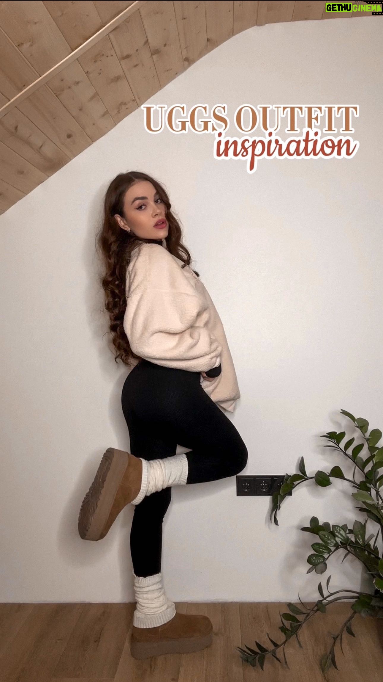 Kristal Shine - 1.2K Likes - Uggs outfit inspirationπ«Άπ»
Overal: Stradivarius
TopΓ‘nky: Uggs
NΓ‘vleky na nohy: Calcedonia
Sveter: Gap