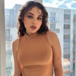 Kristal Shine Instagram - Tento look vznikol totálne random. Myslím že stačí ak napíšem že pôvodný plán bol zagélovaný drdol a prirodzený make-up.😄 A vlastne z toho vzniklo niečo takéto.😁🫶🏻