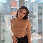 Kristal Shine Instagram - Tento look vznikol totálne random. Myslím že stačí ak napíšem že pôvodný plán bol zagélovaný drdol a prirodzený make-up.😄 A vlastne z toho vzniklo niečo takéto.😁🫶🏻