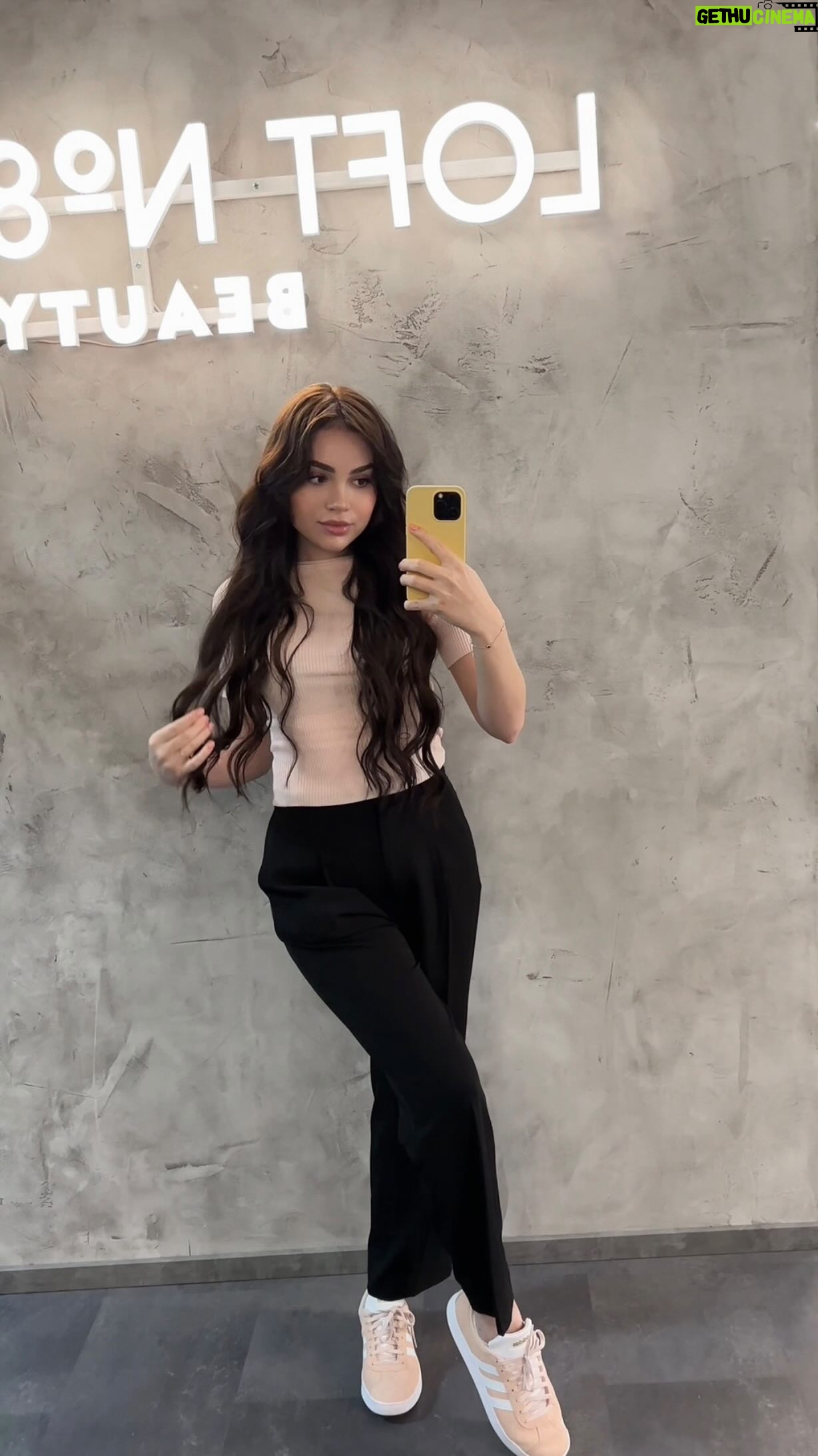 Kristal Shine Instagram - Inak kto si pamätá moju ryšavú éru tak som ten červený podtón konečne dostala z vlasov!😄🎉 Každý rok sa pred začiatkom leta snažím zájsť si na takúto vlasovú starostlivosť keďže v lete dostávajú vlasy zabrať!😬 Inak teda bola som v @loftn8_beauty . Ďakujem za príjemnú službu.🫶🏻