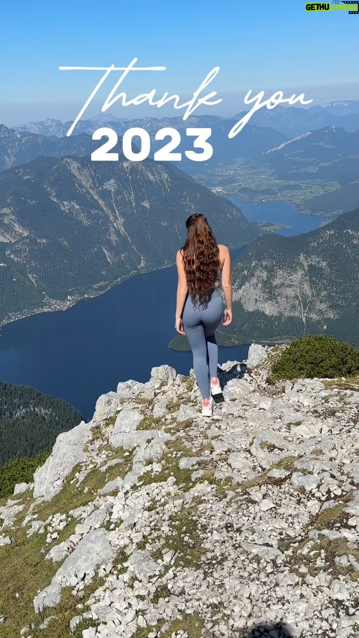 Kristal Shine - 2K Likes - Prajem vΓ‘m krΓ‘sny novΓ½ rok! A Δakujem kaΕΎdΓ©mu kto bol v tomto roku so mnou!π
DΓΊfam ΕΎe novΓ½ rok bude rovnako krΓ‘sny ako tentoβ€οΈ