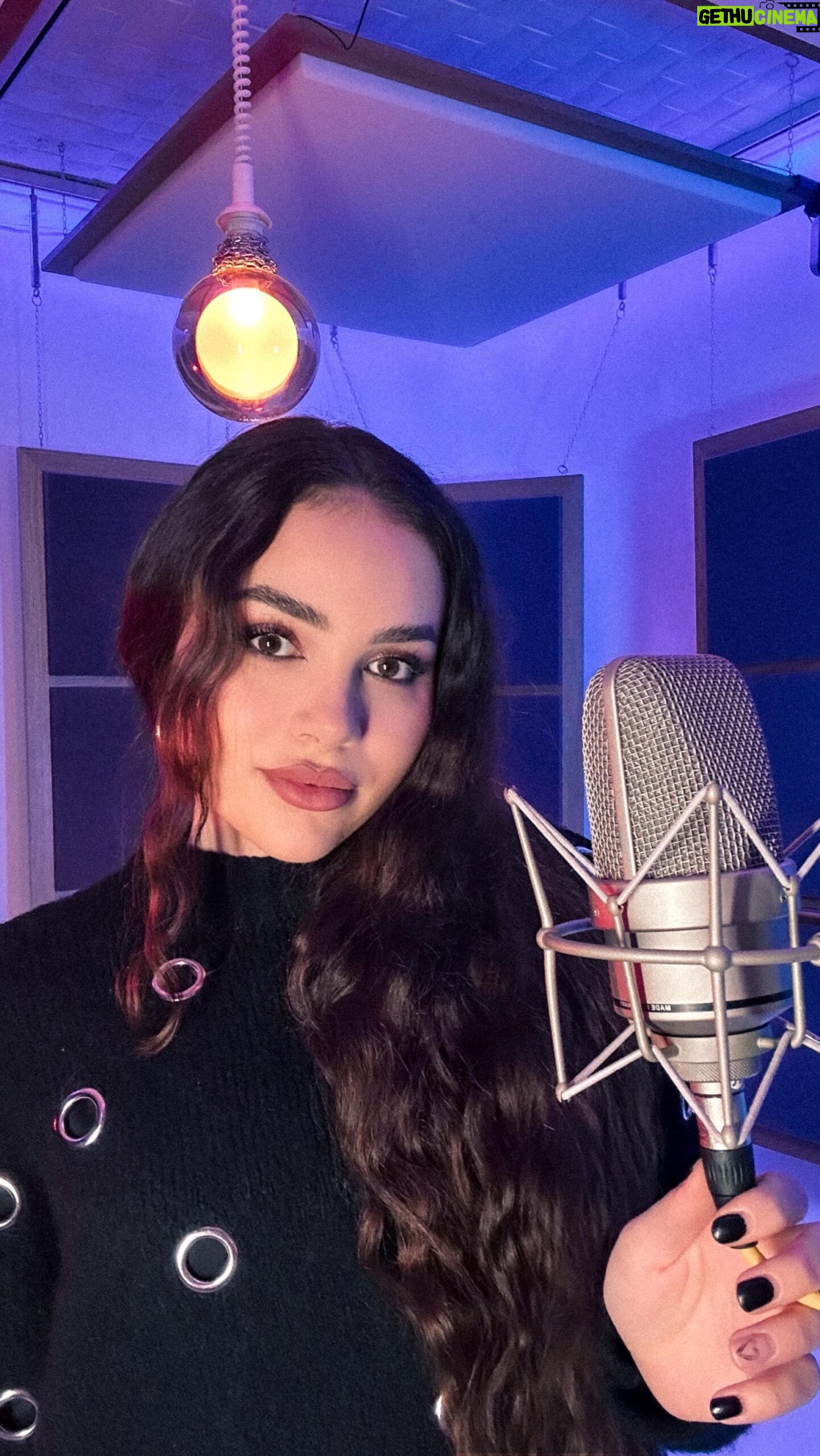 Kristal Shine - 1.2K Likes - MEDZI NAMI je vonku a link nΓ‘jdete u mΕa v biu.β€οΈ Budem rada za akΓ½koΔΎvek nΓ‘zor!β¨