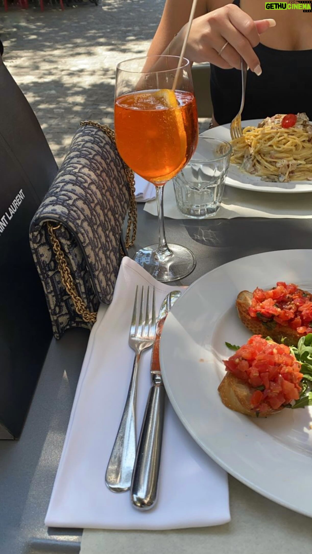 Kristal Shine - 12.9K Likes - Lunch in silence π€
.
.
.
.
.
.
.
#video #videostar #videoedit #reels #reel #reelitfeelit pool#instareels #instagram #instavideo #instagood # #instapost #instadaily #viral to #viralvideos #reelsvideo #reelsviral #reelsinsta #trendingreels #funnyvideos #funnymemes #funny #relatable #relationships #relationshipgoals #love #girl #girlpower