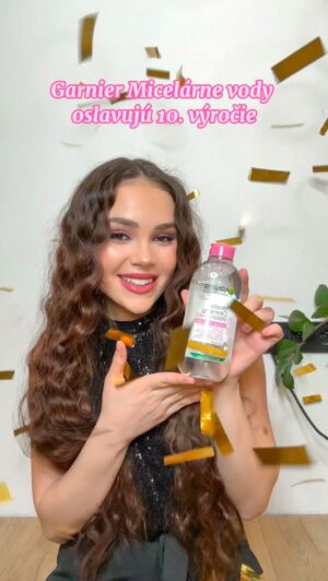 Kristal Shine Instagram - Garnier Micelárne vody oslavujú 10. výročie!🎉
Ja nechápem kde sa tých 10 rokov stratilo!😄 
Každopádne, som veľmi rada že s vami môžem touto cestou zdieľať jeden s mojich (asi najdlhšie používaných) fav produktov.🥰
Micelárne vody od @garnier_czsk ma sprevádzajú celou mojou érou líčenia. Všetkými mojimi pokusmi o nejaký make-up look, rôzne trendy na tiktoku a samozrejme každodenné odličovanie. 
Rada by som na záver vyzdvihla že vďaka 100% recyklovatelným a recyklovaným obalom je možné ich opätovne využiť.🍀
#garnierczsk #skincare #spoluprace #garnierfestivalmakeupchallenge