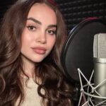 Kristal Shine Instagram – Sia – Snowman cover☃️Chceli by ste celú verziu? #cover #siasnowman