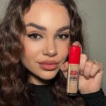Kristal Shine Instagram - Ahojky! Tento make-up od @rimmellondonczsk jsem vám jednou už ukazovala. A dnes se vám s ním hlásím znovu! 🤍 Už ho poctivě používám 3 měsíc a musím upřímně říct, že vám ho můžu jen doporučit. Za mě je to ideální produkt pro běžné nošení (pokud máte rádi vyšší krytí). Plus teď přes zimu si ho neumím vynachválit jelikož pleť krásně hydratuje!❄️ #rimmellastingfinish #spoluprace