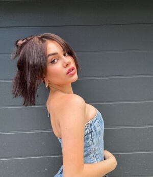 Kristal Shine Instagram - I decide my vibe🫶🏻