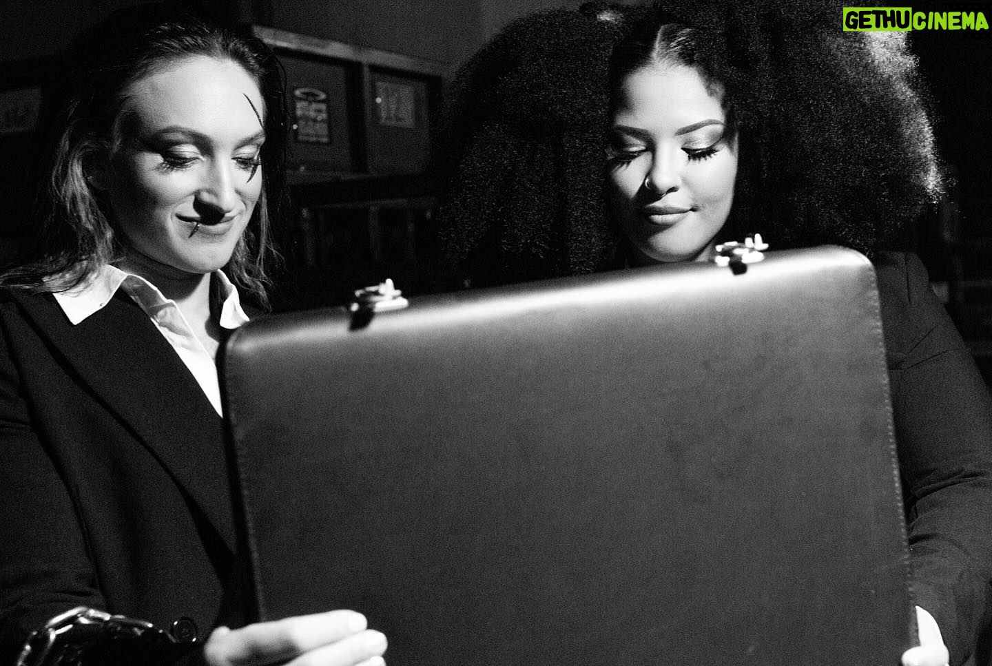 Kristen Stadtlander Instagram - Alternate universe Pulp Fiction #streetfight #suitcase #chain #staturdaynightingale #aew