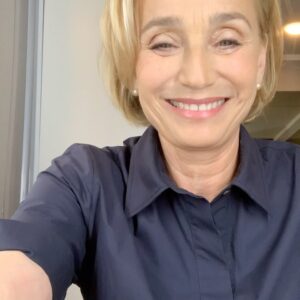 Kristin Scott Thomas Instagram - My dear friend @calamitysusannah has written a great book #thisfragileearth  It’s brilliant and about being a mother in a scary world. #welldone #talentedfriend #buynow