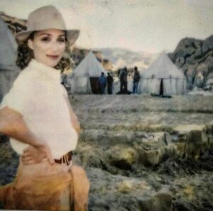 Kristin Scott Thomas Instagram - In Tunisia 1996. I’ll never get over the amazing look Ann Roth the costume designer gave me. The whole movie looks great but Katharine Clifton’s  wardrobe was perfection. #englishpatient #style #annroth #classic #ralphfiennes #colinfirth #juliettebinoche #willemdafoe This photo was taken by my friend and makeup artist @louiseconstad  She has unearthed lots of pictures with lots of memories. I loved being in Tunisia especially when we were in the desert.