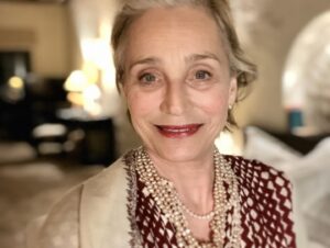 Kristin Scott Thomas Instagram - If you won’t wear concealer then wear PEARLS! Thank you @londonpearlgirl  and the next day look what happens #sunrise #swim