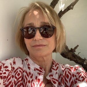 Kristin Scott Thomas Instagram - Holiday snap #noemie #melides #portugal #pcrtest #slightlyanxious