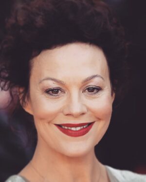 Kristin Scott Thomas Instagram - Helen McCrory.  Such sad, sad news. She was a fantastic person I knew a little but liked enormously. Such fun and such amazing energy. I admired the woman very much and can continue to admire her film work and some of her amazing stage work. She was an extraordinary actress. My heart is heavy and we must think of her family. ❤️