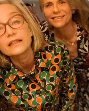 Kristin Scott Thomas Instagram - Scott Thomas x2 in beautiful Christmas dresses from @ladoublej attempting a timer situation. Happy times with my sister Serena @sscottthomas #happychristmas #ladoublej #sisters #howdoesthetimerwork