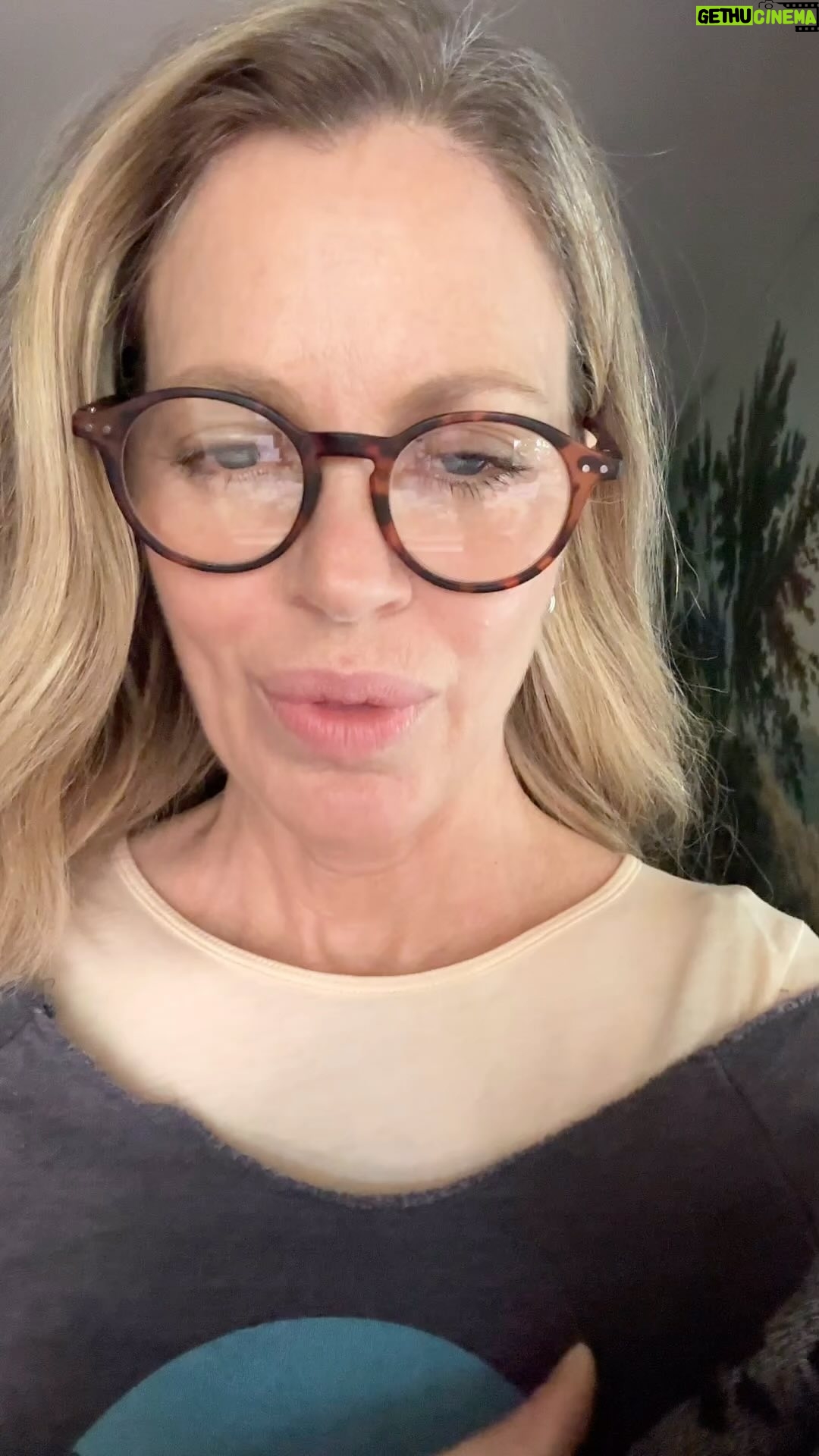Kristin Bauer Instagram - Thank you @bombas ! 🧦💗Love your (Non wool) socks and the happiness guarantee. (Please don’t wear wool, the animals suffer horribly) #socks #happiness #nofilter