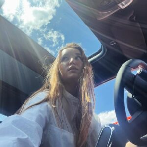 Kristína Nemčková Instagram - Máme tu třetí adventní neděli s MINI soutěží a naší ambasadorkou @made_by_kristina! 🎁

Dnešní otázka zní: Jako naše ambasadorka měla Kristína možnost vyzkoušet hned několik modelů MINI. Zvládnete je spočítat a napsat jejich počet do komentářů? Různé edice stejného modelu počítejte jako jeden.

P.S. Nápovědu hledejte u Kristíny na profilu. 🤐

Sledujte náš IG profil, dejte like příspěvku a odpovězte v komentáři na otázku. 👇 Příští neděli ve stories vyhlásíme jednoho vítěze. 

Třetí kolo soutěže trvá od 17. do 23.12. Více informací k pravidlům na odkazu v bio. 

Hodně štěstí! 🍀

#minicz #minilifestyle #minixmass #miniadventnisoutez