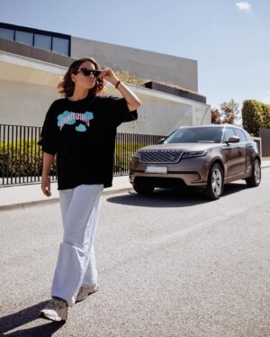 Kristína Svarinská Instagram - Lets make it clear. I will always root for the streetgirl I am.  And always look for the best partners in crime. 

Thanks for having my back @autostyl_ 🔥

📸: @patrikmatejcik 
muah: @tomasvida.makeup 

#partnersincrime #autostyl #rangerover #velar #photoshoot #stalechalan
#lifeisporno #alwaysrootforyourself