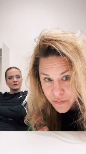 Kristína Tormová Instagram - AKO TO CELÉ BOLO? 
Ako vy vnímate koniec filmu? 
Nový film v réžii Petra Bebjaka SMRŠŤ je momentálne v kinách a my by sme radi rozprúdili debatu s vami. 

Ak si ešte v kine nebol/a, tak šup do kina 😉
Smrrrrssssssť👻

#bontonfilmslovensko #smrst