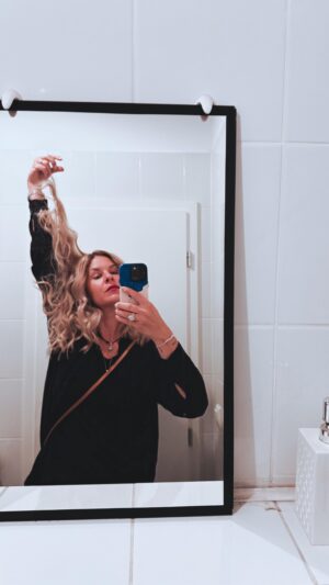 Kristína Tormová Instagram - márnosť nad márnosť lieči duše ženské ♥️ in love with @trino.hair